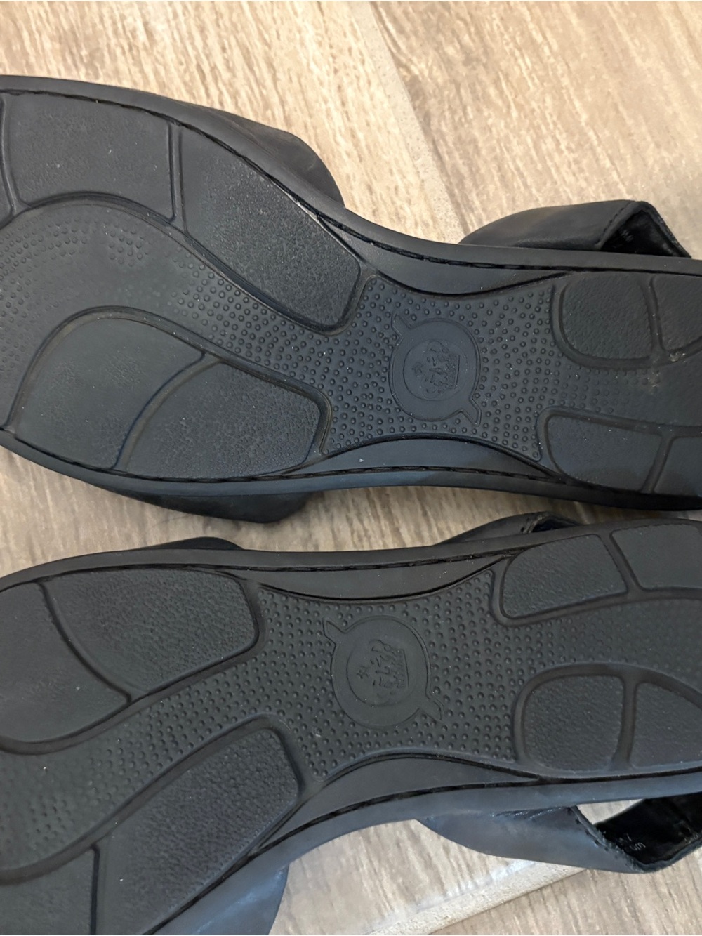 Børn Trang Black Leather Slingback Sandals. - Picture 5 of 5